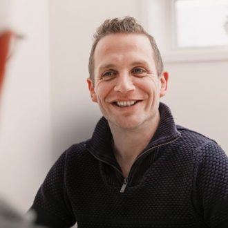 ysiotherapeut, osteopaat, KPNI therapeut en docent